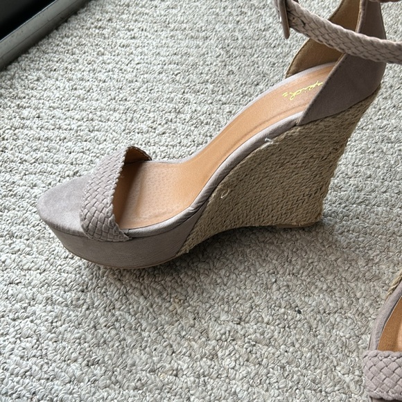 QUPID | size 10 heels - Picture 2 of 9